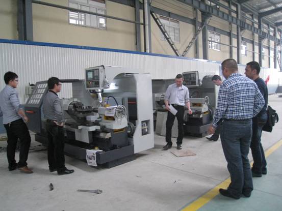 Russian customers to acceptance CNC lathes